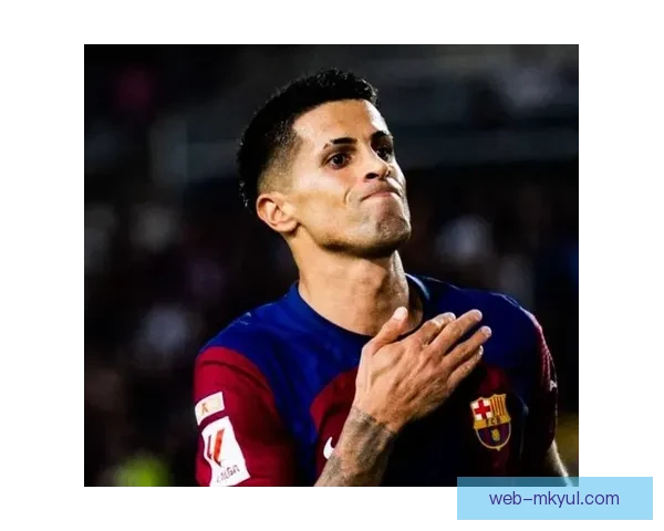 罗马诺曝科莫将签巴萨后卫昆卡