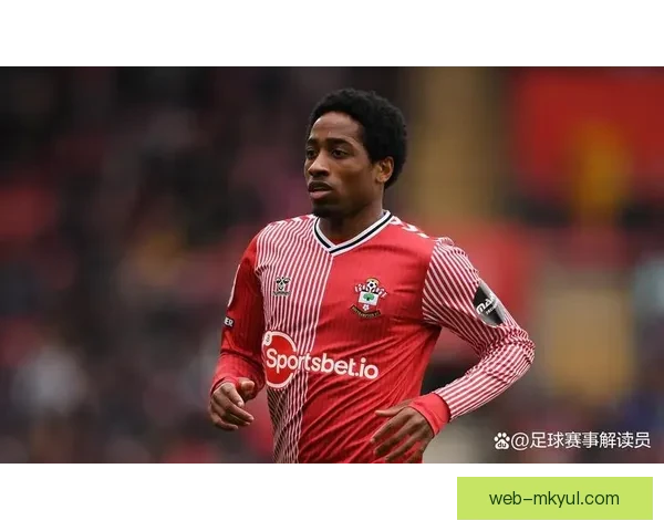 西汉姆联加速后卫引援洽谈27岁中卫